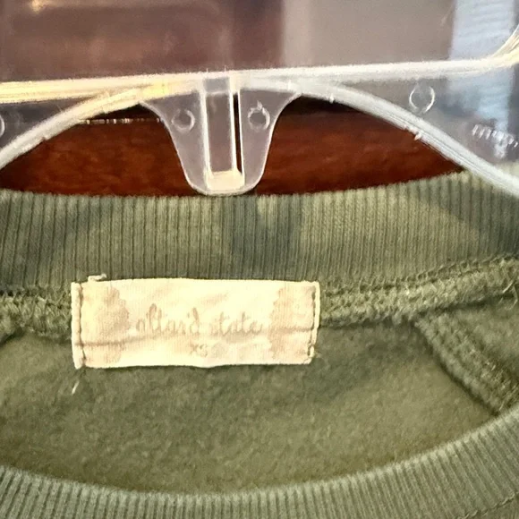 Altar’s State women’s WS Sedona, AZ Green Sweatshirt - Picture 2 of 3